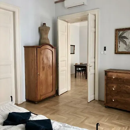Js Flats - District Vii - Downtown - 2br And Balcony