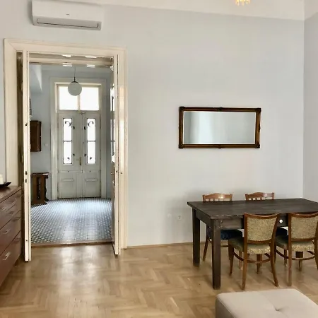Js Flats - District Vii - Downtown - 2br And Balcony * Будапешт